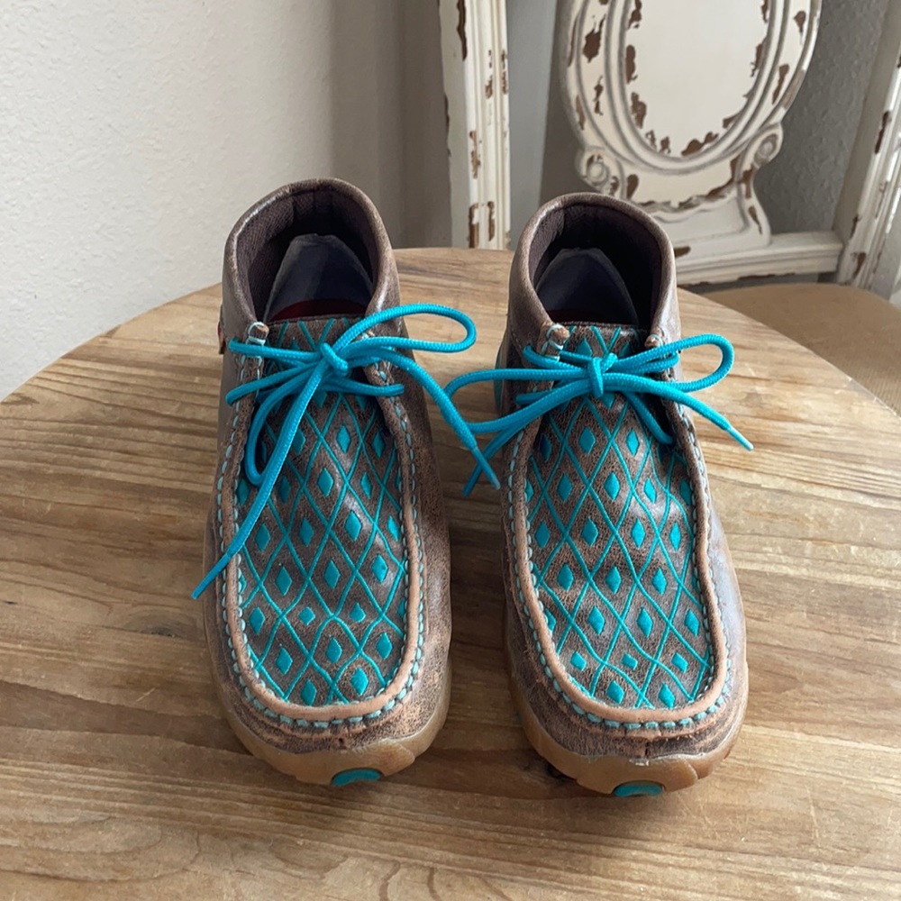 Turquoise ariat shoes